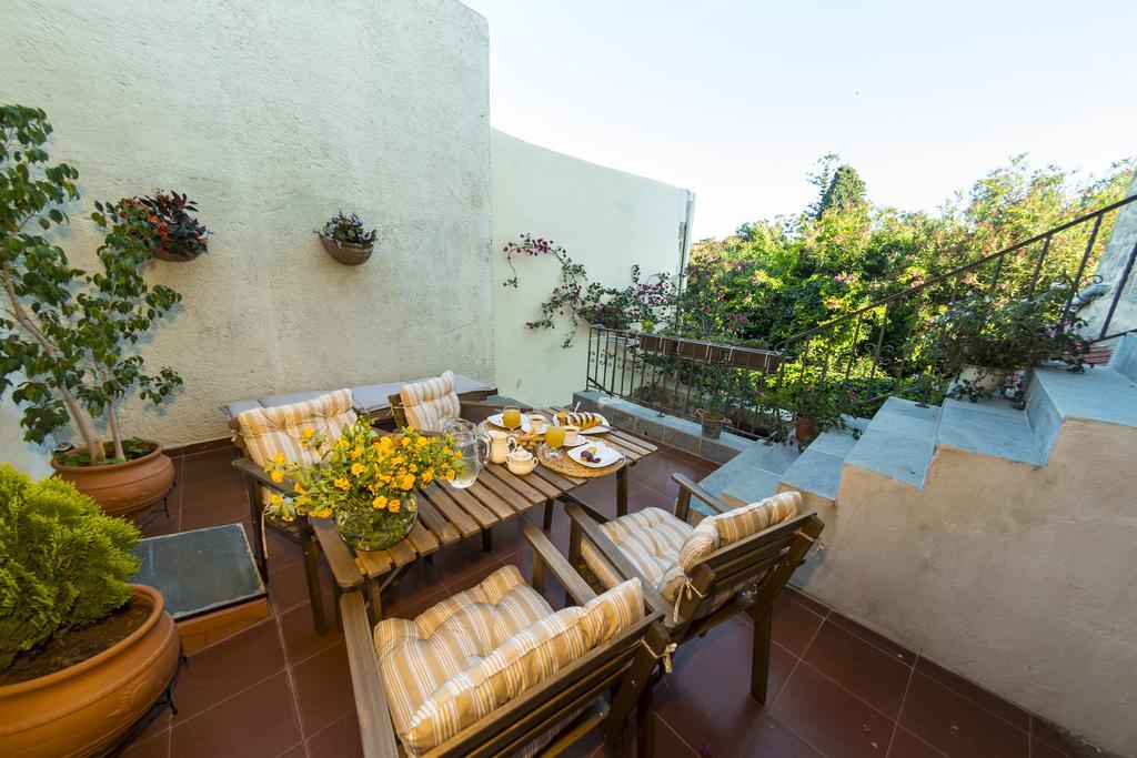 Finestra Medieval Apartment