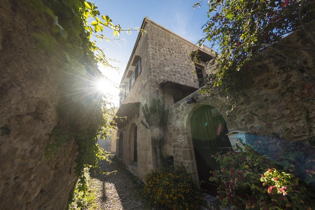 Finestra Medieval Apartment *